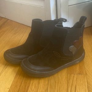 Geox girl slip on boots in suede with hearts on the side size 9 toddler